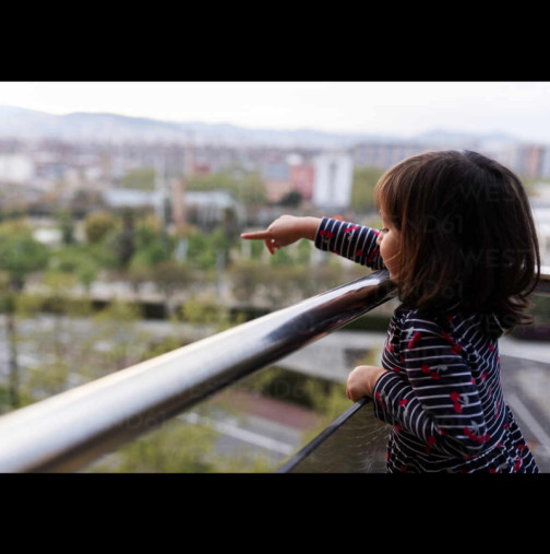 3-годишно момиченце полетя от 5-тия етаж - останалото е Божие чудо:
