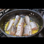 Риба по еврейски на тиган - божествено вкусна, ще си оближете пръстите! Сервирайте с картофи