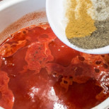 Лесна рецепта за доматен сос за зимата вместо кетчуп