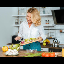 Отложете менопаузата: 4 храни, които всяка жена трябва да яде след 40 г., за да е млада и жизнена