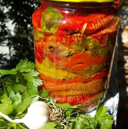 Люта македонска пиперка в буркан - туршия, та дрънка! Зимата е по-вкусна с нея:
