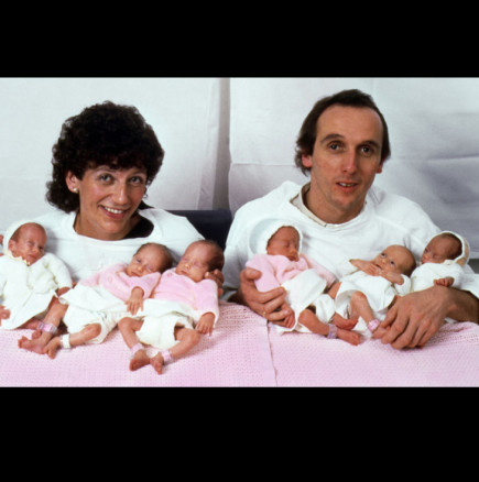 Раждането им е истинско чудо! Ето как се разви съдбата на единствените сестри-шестзначки в света?
