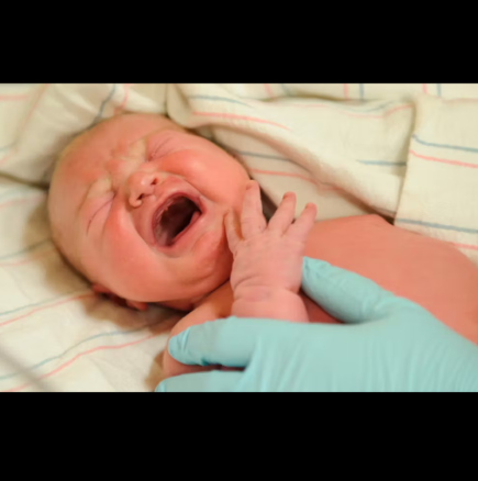 Откриха доказателства, че бебетата плачат още в корема на майките си-Снимка