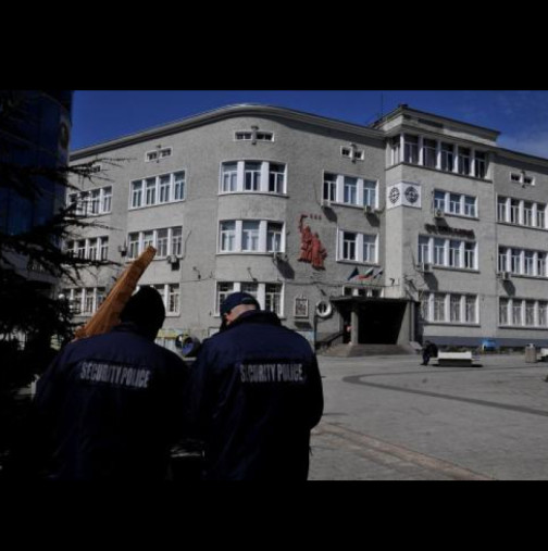 Нова вълна от сигнали за бомба в училищата - евакуираха ученици (СНИМКИ)