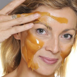 Най-популярната експресна маска за бързо подмладяване на лицето у дома. Кожата отново се чувства като на 25