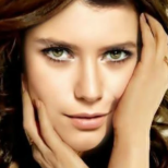 Популярната турска актриса Берен Саат засне гореща фотосесия-Снимки