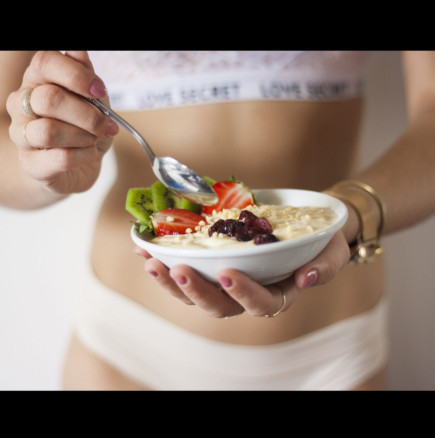 „Ако иска да е здрава и стройна, жената трябва да закусва ТОВА всяка сутрин“: Съвет от лекар: