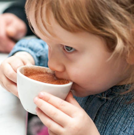 На каква възраст е удачно децата да започнат да пият кафе