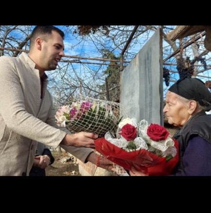 103-годишната баба Милка-Най-възрастната родопчанка радва близките и цялото село