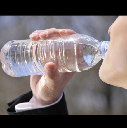 Пием пластмаса заедно с водата! Проучване показа - пластмасата прониква в органите, преминава през плацентата: