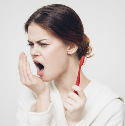 Елиминиране на неприятната миризма на устата за 5 минути