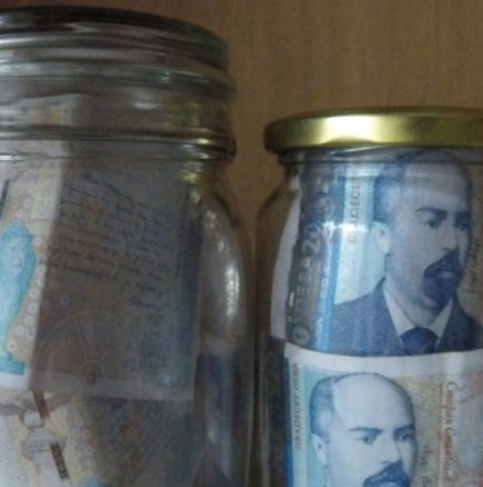 Българите обичат да влагат парите си в две неща