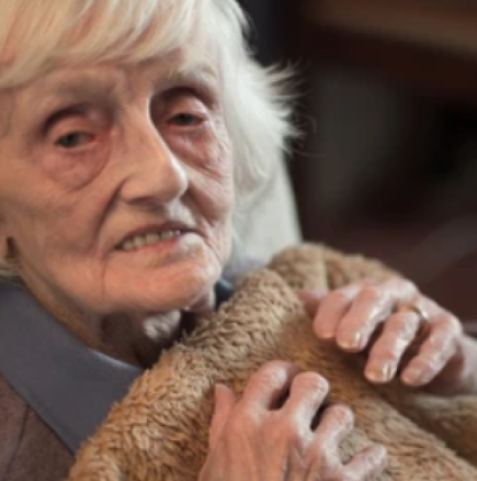 Баба на 80 години от София живее в дом за възрастни хора: Имам 4 деца, а няма кой да ме гледа