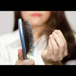 От генетиката до лекарствата: 5 основни причини, поради които косата ви пада