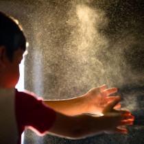 Как да почистите дома си, за да намалите количеството прах, което се натрупва