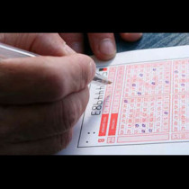 Късмет по пет: Жена купи пет лотарийни билета и спечели пет пъти за една нощ!