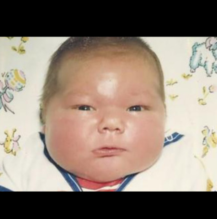 Когато се роди през 1983 г, тежеше 7,3 килограма! Ето как изглежда днес едно от най-големите бебета, раждани някога (СНИМКИ)