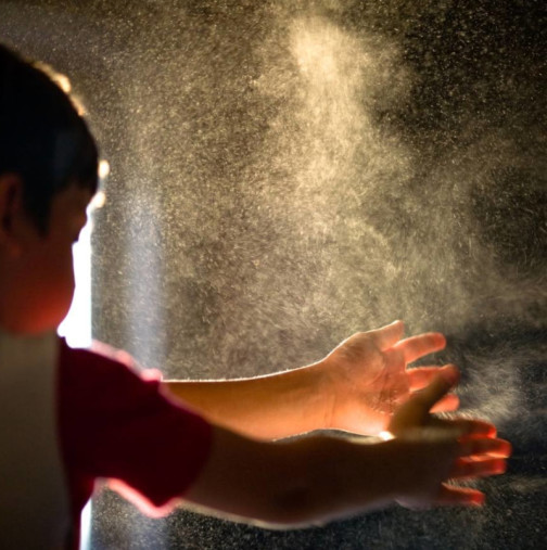 Как да почистите дома си, за да намалите количеството прах, което се натрупва