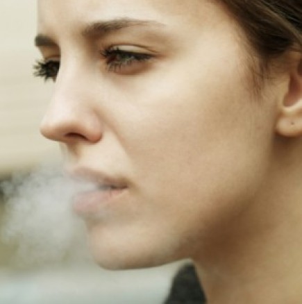 Какво се случва с вашия организъм, когато вдишате дим от цигари? (Видео)