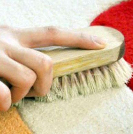 Почистване на килимите - 3 естествени средства срещу петната и неприятната миризма