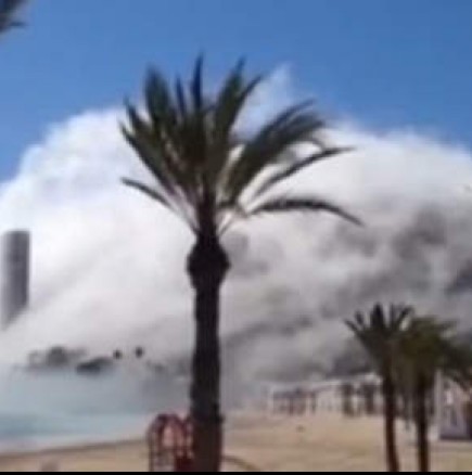 ЗРЕЛИЩНО видео - Облак от нищото погълна цял град