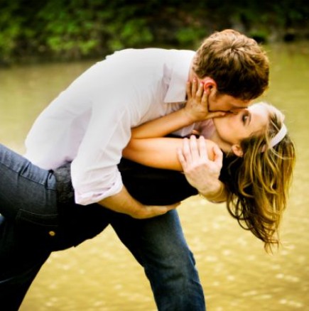 Жените или мъжете държат повече на целувката?