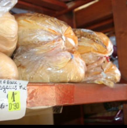 Хлебарите изтеглят българския хляб от хипермаркетите