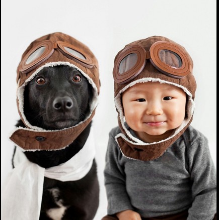 Вижте сладките портрети, които майка прави на 10-месечното си бебе и неговото куче