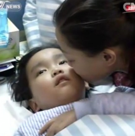 Момченце болно от тумор спаси живота на майка си: "Моля, вземете бъбрека ми и го дайте на мама"!