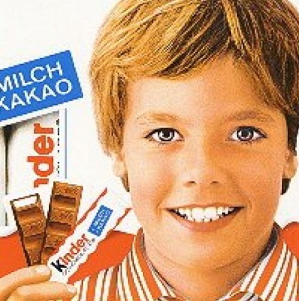 Спомняте ли си детето от рекламата на Kinder шоколада? Вижте как изглежда след 40 години!