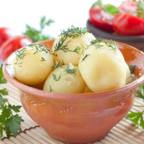 Какво да добавите при картофите, за да не се разварят докато ги готвите