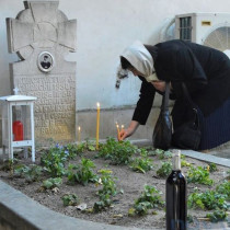 Даже бабите не знаят това - всички правят тези ДВЕ ГРЕШКИ, когато отиват на гробищата на Задушница: