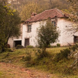 Продават се 100-годишни селски къщи на високи цени