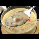 Гъбена крем-супичка, както я готвят в ресторантчето до нас - и 2 порции са малко, копринено нежна е!