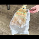 Защо баба ти слага метлата в торба? Незаменимо е, когато чистиш: