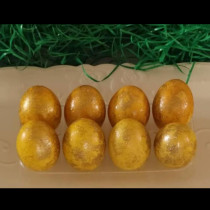 С една най-обикновена подправка боядисвам невероятни златни яйца за Великден - зарежете боите, пълни с химикали!