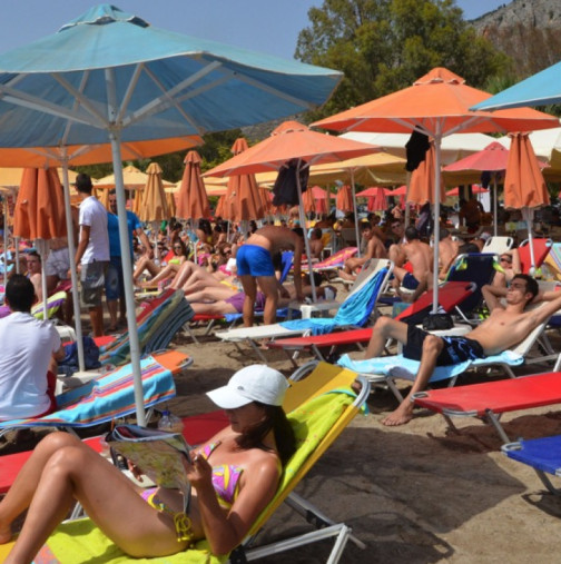 Голяма промяна при плажовете в Гърция-Ораничава се поставянето на чадъри, шезлонги