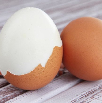 Как да гарантираме, че варените яйца не се напукват и се обелват добре