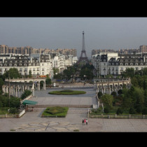 Париж, ама от Aliexpress! В Китай създадоха град-копие на френската столица (СНИМКИ)
