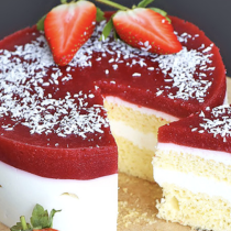 Нискокалорична торта за отслабване: чийзкейк с ягоди
