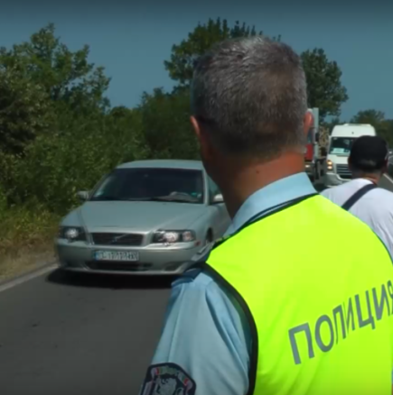 Автомобил падна от мост в София