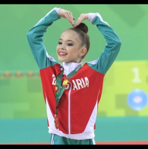 Малката голяма шампионка: гимнастичката Стилияна Николова от дете програмирана за успеха