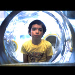 Момчето, което прекара целия си живот в пластмасов балон: майка му го взе на ръце за първи път, когато беше на 5 години! (СНИМКИ)