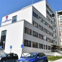 Жена роди на паркинга на болница във Велико Търново-Снимка