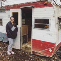 14-годишно момиче купи порутен ван за 200 долара и го реставрира. Снимки преди и след