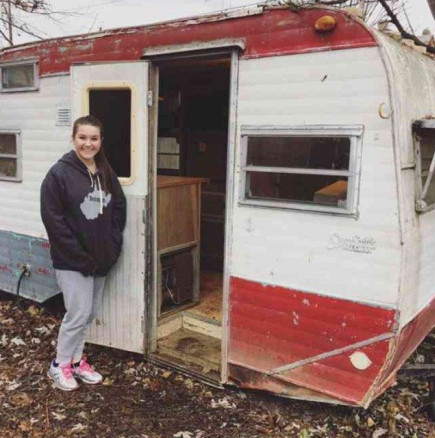 14-годишно момиче купи порутен ван за 200 долара и го реставрира. Снимки преди и след