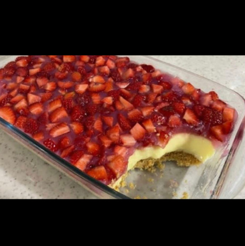 Ако имате литър мляко и шепа ягоди, направете бърз десерт с вкус на чийзейк - свежа наслада за горещите дни!