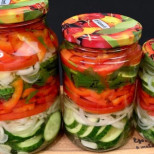 Зеленчукова смес за зимата „лято в буркан“: невероятно приготвяне без варене и без стерилизация
