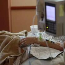 Родилка почина в болница, борят се за живота на бебето