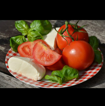 Само ТОЗИ трик може да ви помогне да разберете дали доматът е пълен с химикали: Обърнете внимание на ТОВА!